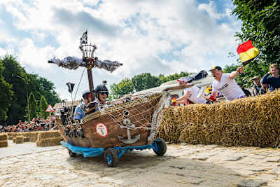 La première édition du Red Bull Caisse à Savon de l'histoire a eu lieu le 30 avril 2000, à Genval, près de Bruxelles en Belgique.