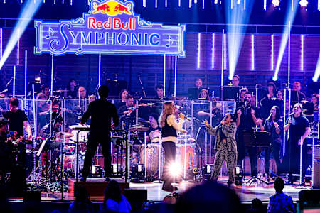 Loredana und Delara beim Red Bull Symphonic im KKL Luzern