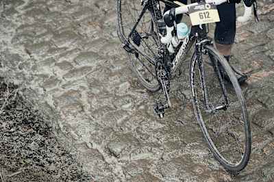 Tour de Flandes 2015: adoquines en la carrera.