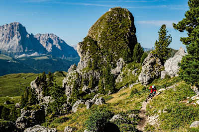 Ce qu'il y a de mieux avec ce sentier, c'est la proximité de la petite cabane Pieralongia, qui se trouve à quelques minutes de l'endroit où le rider VTT Tobias Woggon a été pris en photo.
