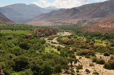 Parmi les routes préférées du globe skater, la route de Marrakech à Agadir (300km) au Maroc.