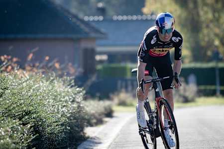 Wout van Aert trainiert in seiner Heimat Belgien, um sich auf die Rennrad-Saison 2022 vorzubereiten. 