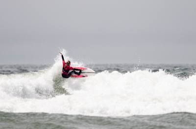 Women's shortboard surfer Bethany Zelasko