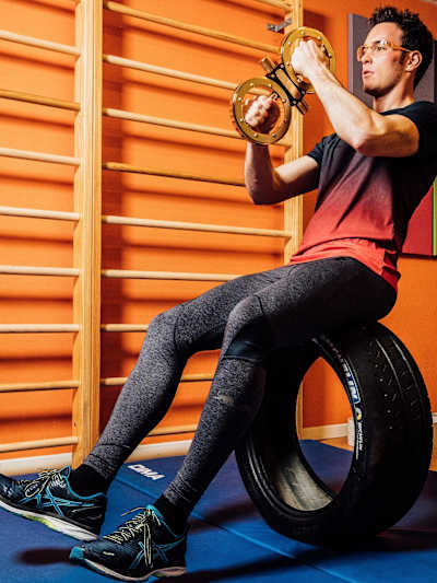 Thierry Neuville rotates a special device – the power loop – while balancing on a car tyre.