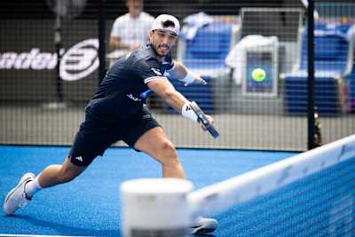 Alejandro Gálan hits a return in the BNL Italy Major Premier Padel semi-final match held at the Foro Italico in Rome, Italy in June 2026. 