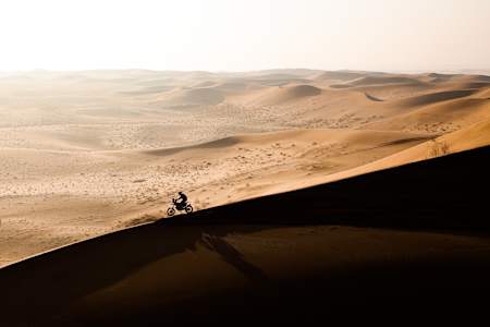 Toby Price, del equipo Red Bull KTM Factory Racing, durante la etapa 3 del Rally Dakar 2022 entre Al Artawiya y Al Qaysumah, el 4 de enero de 2022 en Al Qaysumah, Arabia Saudita.
