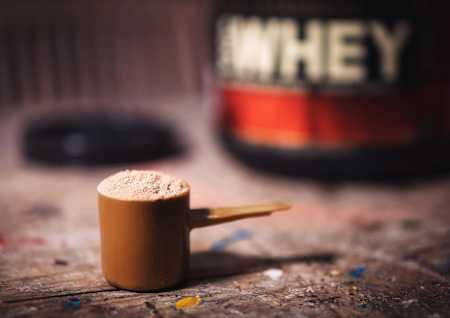 La proteina di siero stimola la muscolatura e riduce l'infiammazione