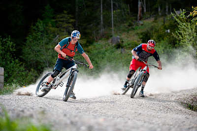Tom Ohler and Rob Warner skid around a bend.