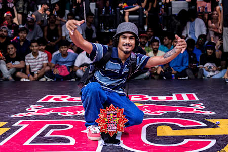 Kancha presents the trophy