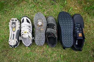 Zapatillas Mavic XC, zapatillas Five Ten de Enduro sin calapiés y zapatillas Five Ten de pedal plano.