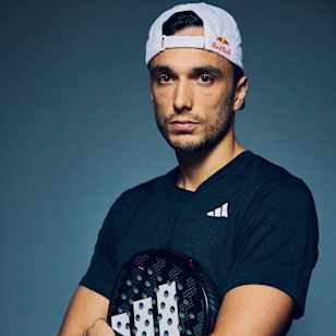 Ale Galan posa para un retrato durante el Red Bull Athlete Summit en Andorra, en enero de 2024.