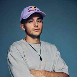 Alberto Ginés posa para un retrato en el Red Bull Athlete Summit en Andorra en enero de 2024.