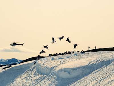 Andreas Bergmark gör världens första backcountry front flip på snöskoter under sin projektfilmning för The Big 5 i Riksgränsen i Sverige i juni 2023.