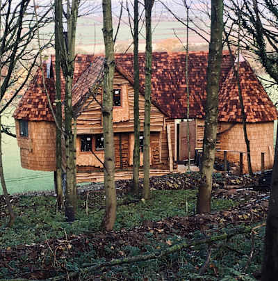 Did somebody say 'wood-fired pizza oven and hot tub'?