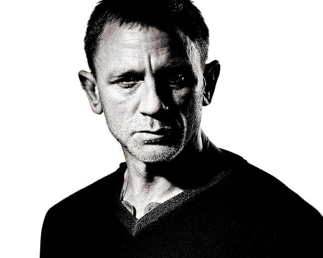 Daniel Craig On James Bond He styled his suave outfit with a navy blue tie, crisp white shirt and black lace up shoes. daniel craig on james bond