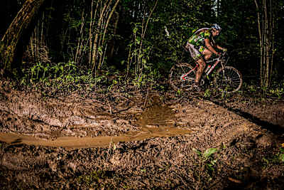 Krister Kovgers compete no Red Bull Uzvaras Mezs, em Sigulda, Letónia, a 9 de agosto de 2015.
