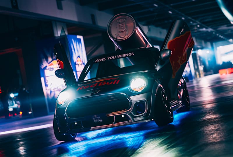 Get a close-up look at Mad Mike's MADCAB ++gallery++