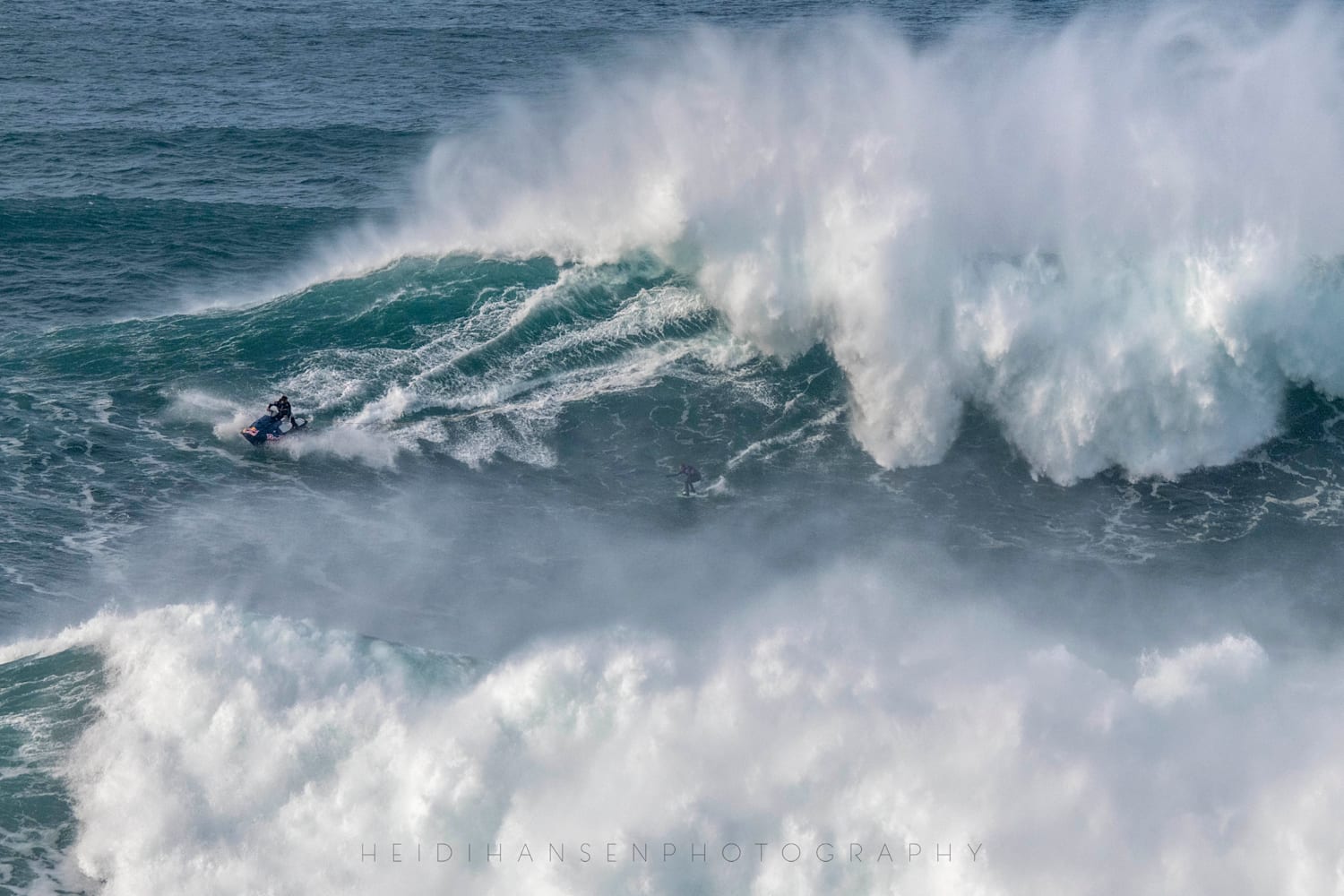 Brasileiro Lucas Fink encara Nazaré de skimboard