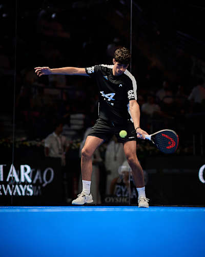 Arturo Coello during the final of the Dubai Premier Padel P1 in Dubai, United Arab Emirates on November 10, 2024. 