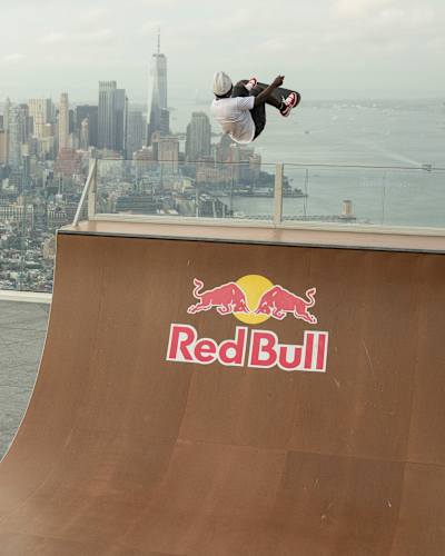 Zion Wright skates The Edge in New York