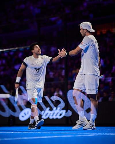 Федерико Чинготто и Алехандро Галан во время финала Milano Premier Padel P1 в Милане, Италия, 8 декабря 2024 года.