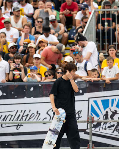 Yuto Horigome en acción en la final de Skateboard Street en París 2024.