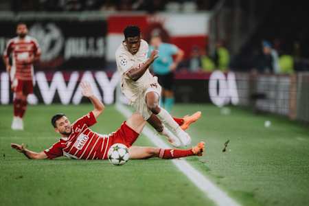 Karim Konate visto durante a partida FC Salzburg x Stade Brest, pela fase de grupos da Liga dos Campeões da UEFA, em 1º de outubro de 2024, em Salzburgo, Áustria.