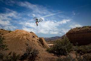 Robin Goomes performing on her line at Red Bull Formation 2022.