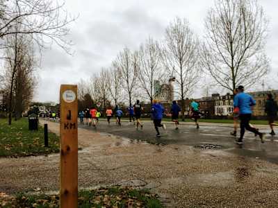 Runners pass the 1km mark at Finsbury parkrun