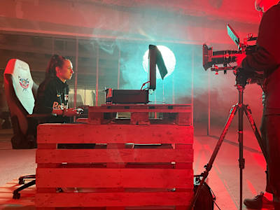 La calciatrice Lena Guldenpfennig viene filmata mentre gioca.