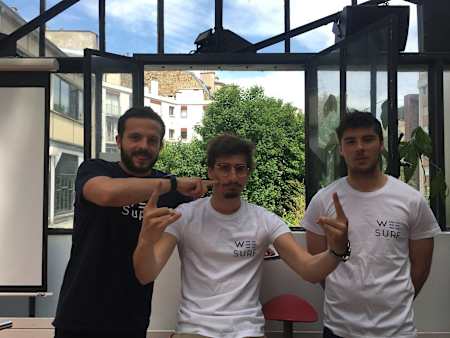 WeeSurf est une application pour surfeurs créée par trois passionnés de surf.