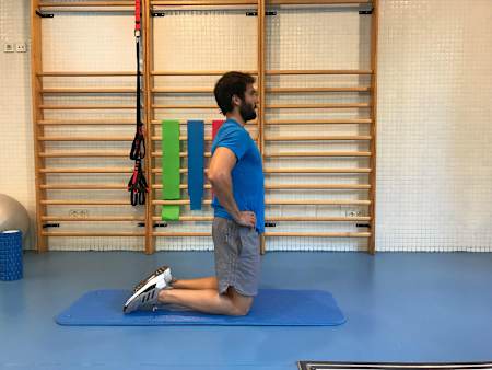 跪姿腿部伸展(步驟1)