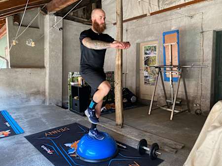 Ćwiczenie z poduszką bosu