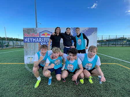 FC SNEZI "Meiän jengis on vaa hyvii pelaajii"