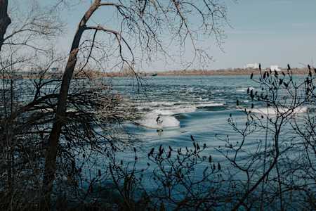 Surfing Habitat 67, a strong landlocked wave in Montreal