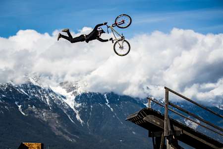 Das Stitched 720 von Canyon gehört zu den besten Slopestyle-MTBs.