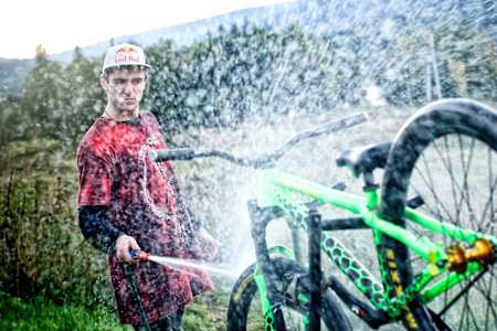 Six étapes faciles à suivre - entre maintenance et nettoyage - pour remettre à neuf ton vélo.