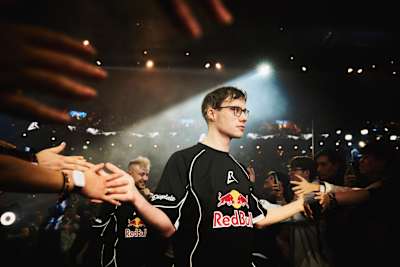 Juš 'Crownie' Marušič walks to the stage at Red Bull League of Its Own 2025 in Munich.