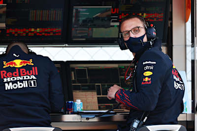 Relaying Vital Information To The Team