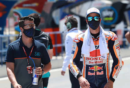El calor excesivo no solo afecta a los pilotos, sino también a los motores y neumáticos. Álex Márquez en la parrilla de Jerez, el 26 de julio de 2020.