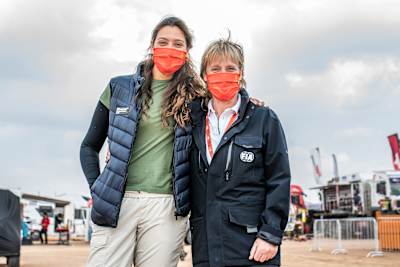 Photo of Dania Akeel and Jutta Kleinschmidt at the 2021 Dakar Rally rest day bivouac.