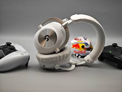 La imagen muestra los auriculares para juegos Logitech G Pro X 2 en color blanco.