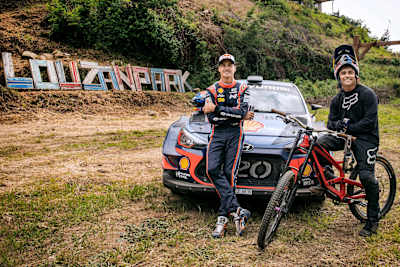 A photo of WRC driver Dani Sordo and mountain bike star Andreu Lacondeguy at the Fast Encounter finish line