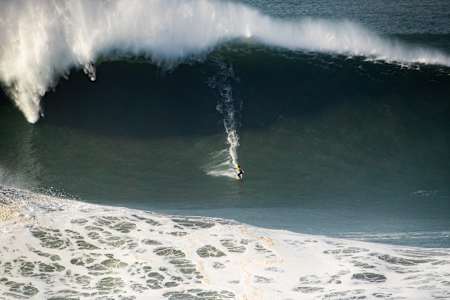 Justine Dupont gana la 2025 Mejor Actuación Femenina en el Desafío de Olas Grandes de Nazaré