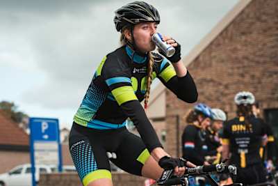 ライド後は喉の渇きに合わせた水分補給を