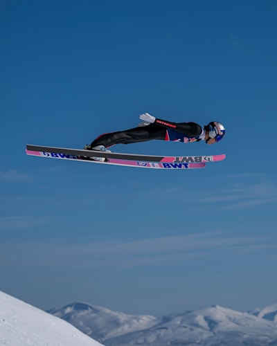 Ryoyu Kobayashi de Japón visto en Akureyri, Islandia, el 23 de abril de 2024.