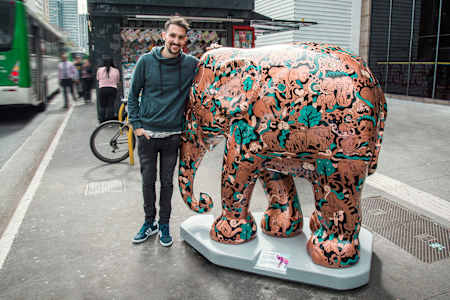 Trampo que ele fez pra Elephant Parade exposto na Av. Paulista em SP