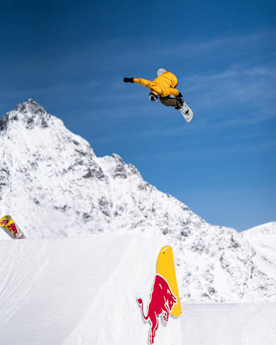 Mark McMorris airtime during the Red Bull Performance camp in Saas-Fee on Sep 29, 2024.