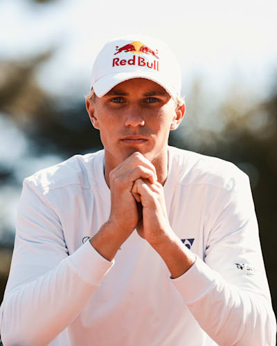 Nicolai Budkov Kjær poserer under trening i Stavern