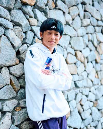 Wings for Life World Run record holder Jo Fukuda from Japan holding a can of Red Bull